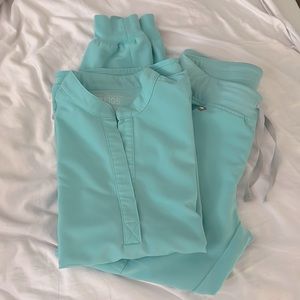 FIGS SCRUBS SET